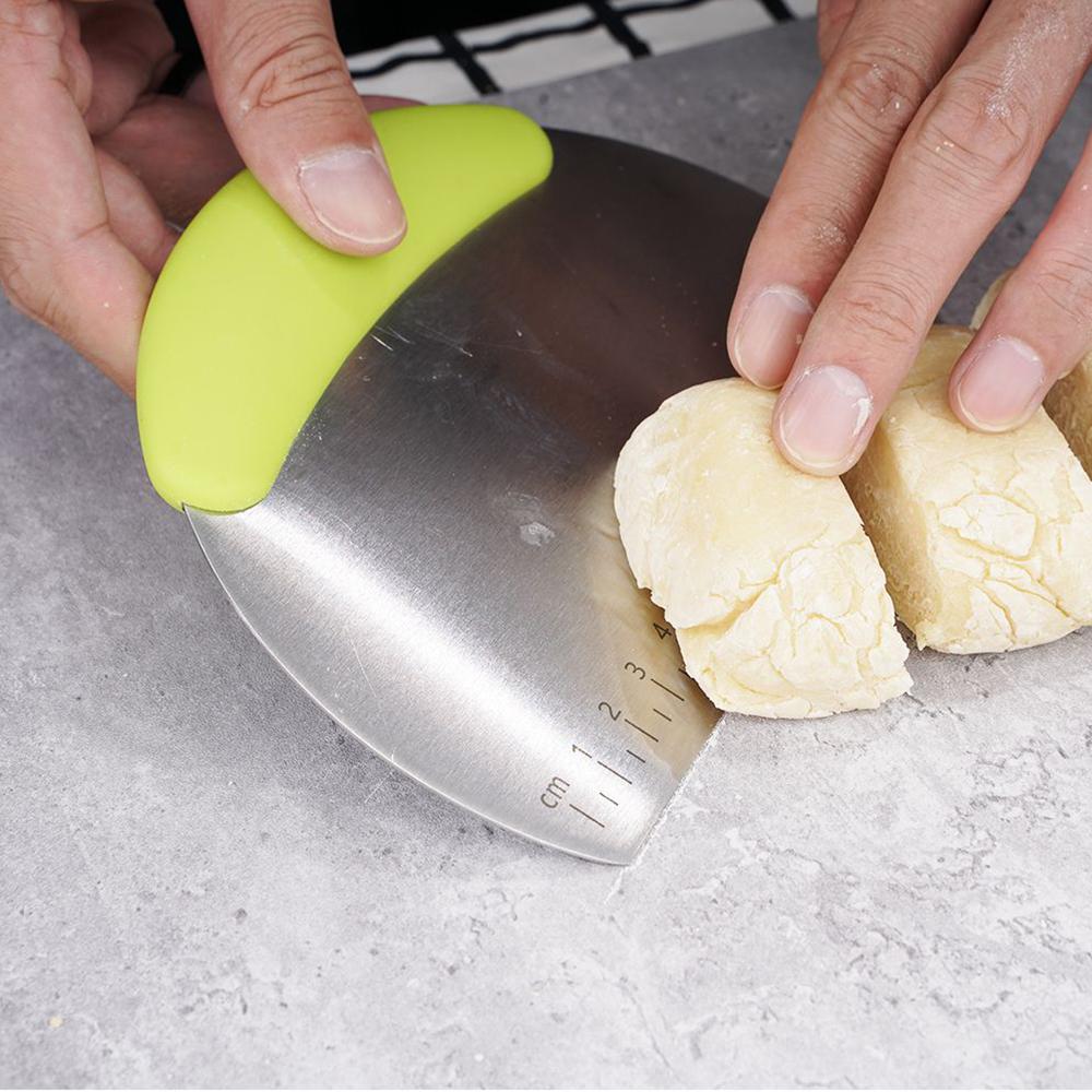 1 Stück Mehrfarbiges Schneidemesser aus Edelstahl mit Skala Mehlteig-Schneidemesser Silikongriff Schneidemesser Backwerkzeuge