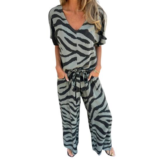 

2 Pcs/Set Women Top Pants Suit Stripe Printing Contrast Color V Neck Short Sleeve Blouse Wide Leg Elastic 3XL зелений