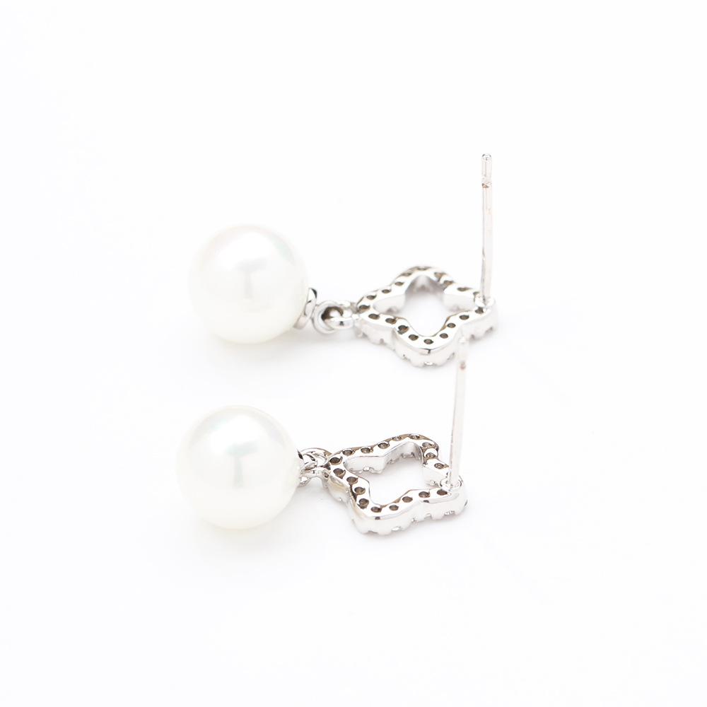 Classic Versatile Simple Stone-set Hollow Four-leaf Clover Earrings, Gold-plated Temperament Pearl Earrings, Women's Fashion Stud Earrings