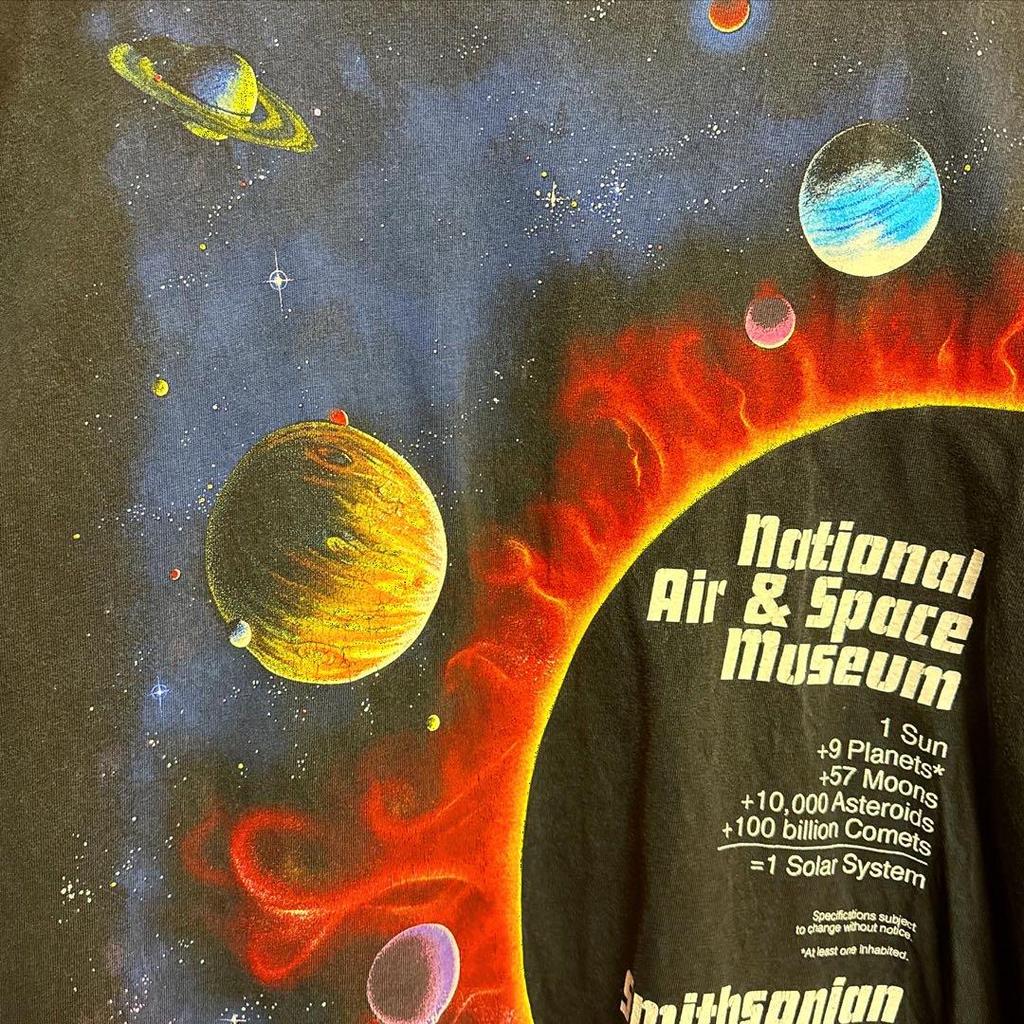 [USED] Smithsonian Museum Vintage T-shirt Art Movie Corporate Anime