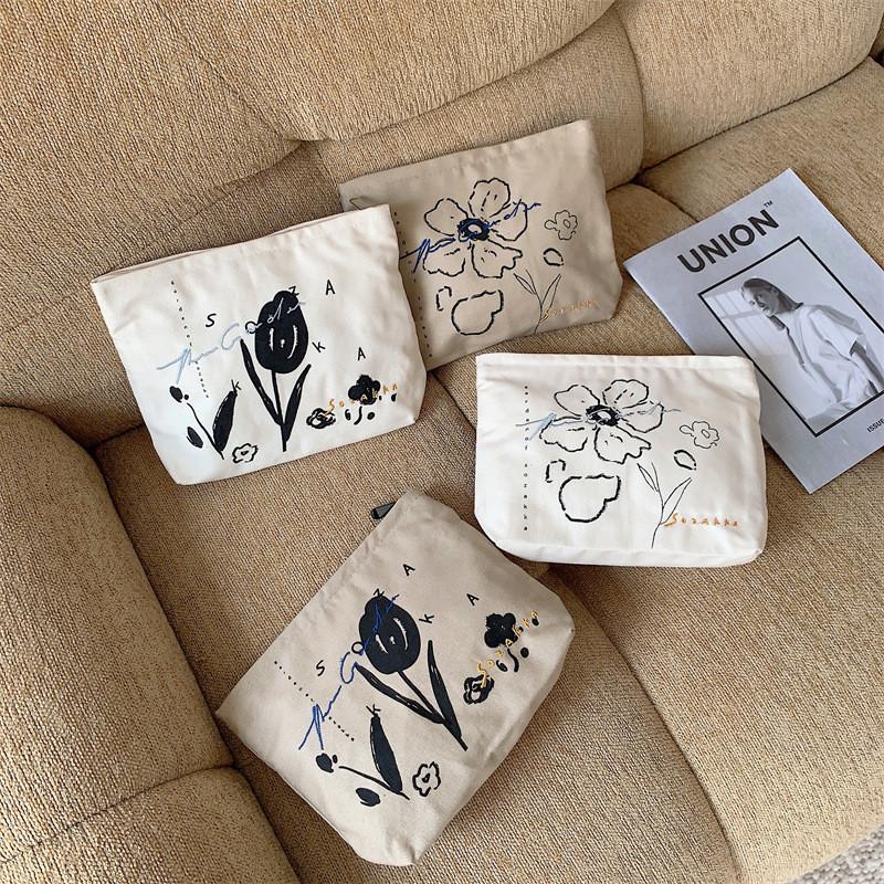 Japanese Floral Embroidery Portable Large Capacity Cosmetic Bag Street Fashion Canvas Lipstick Storage Bag