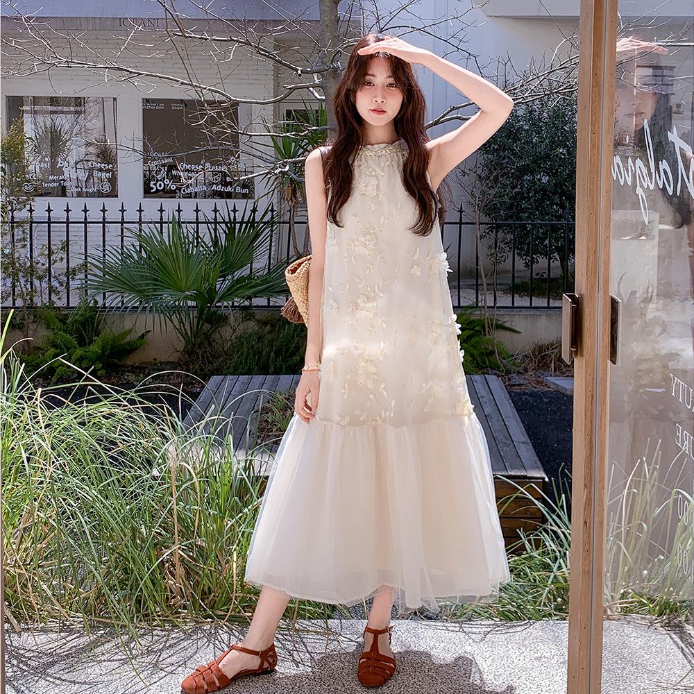 

Летнее длинное платье-жилет 2025 с кружевной вышивкой и вставками - Без рукавов, праздничный стиль AG2522 XL (65-70 kg)