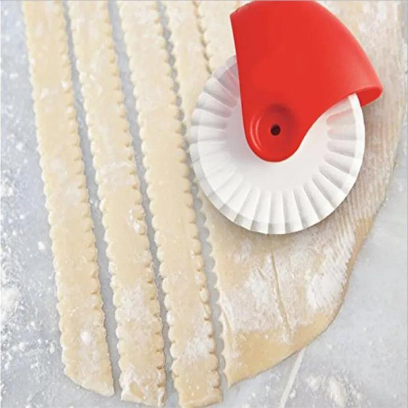 Pastry Wheel Decorator and Cutter Beautiful Pie Crust Pizza Pastry Lattice Decoration Tools Plastic Pastry Pie Decoration Cutter