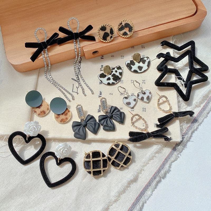 Silver needle autumn and winter hairball earrings women's high-end sense retro temperament earrings Korean niche ear jewelry