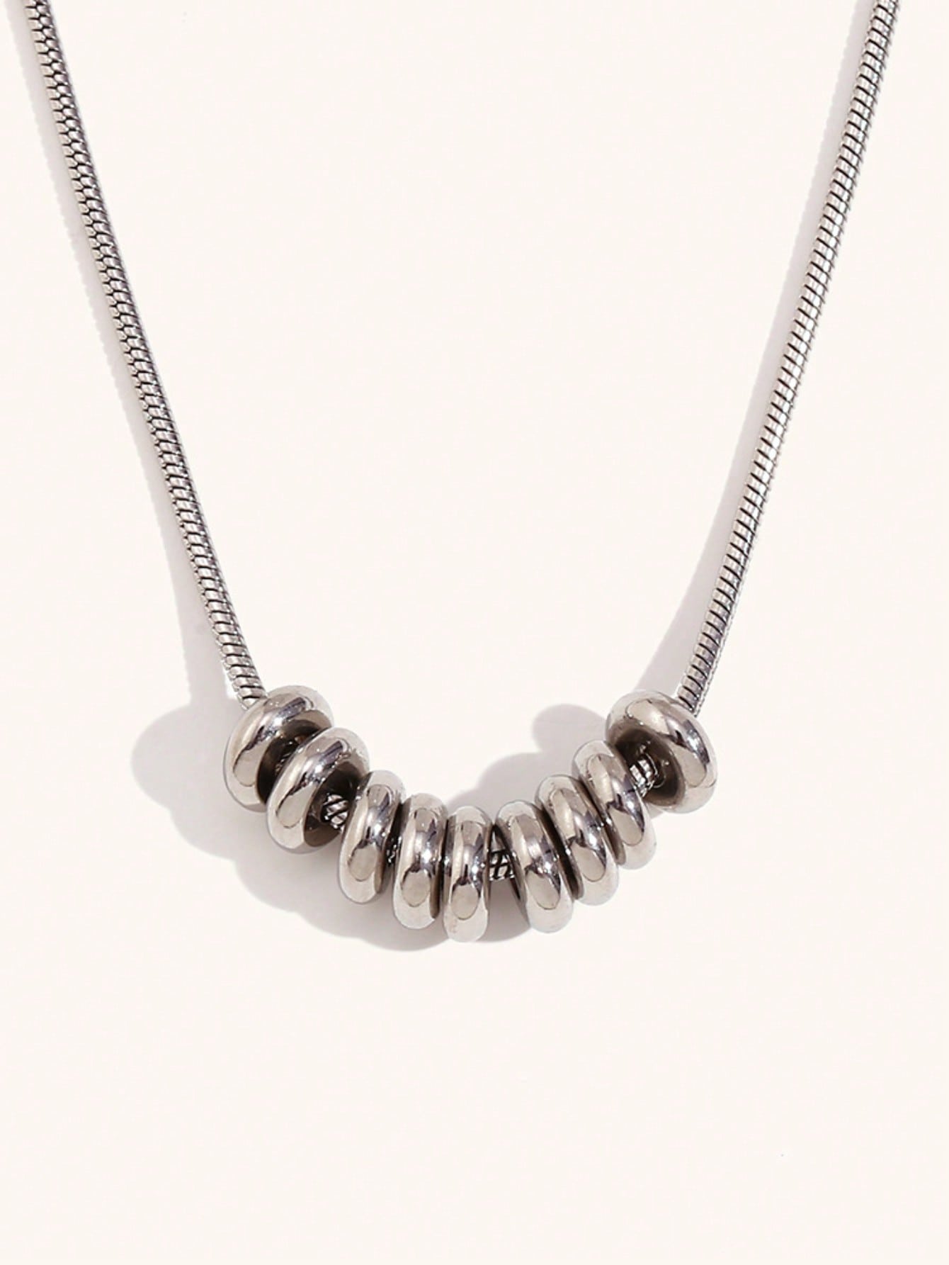 

Модное женское колье из 1 предмета, маленькая металлическая подвеска в виде боба, цвет состаренная медь, нержавеющая сталь с 18-каратным золотым покрытием