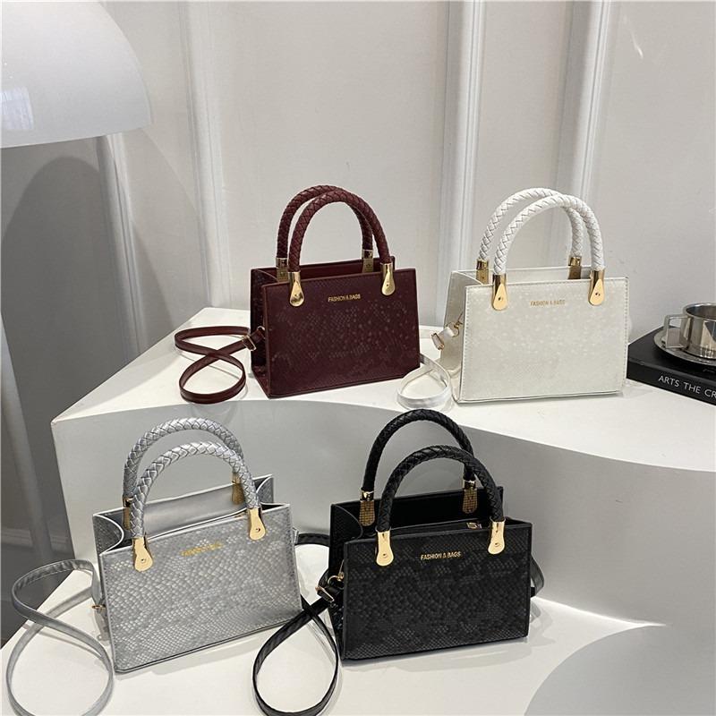 Hand Bag Women's Spring and Summer New Version Fashion Trendy Small Square Bag Texture Simple Casual Messenger Bag