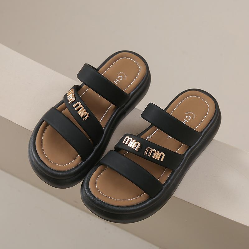 

French platform slippers women s summer wear 2025 new versatile fashion casual with skirt beach cool slippers 40