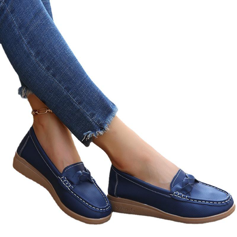 Spring 2022 Women's Soft-Soled Moccasins: Shallow Mouth, Solid Color, Flat Heel Shoes