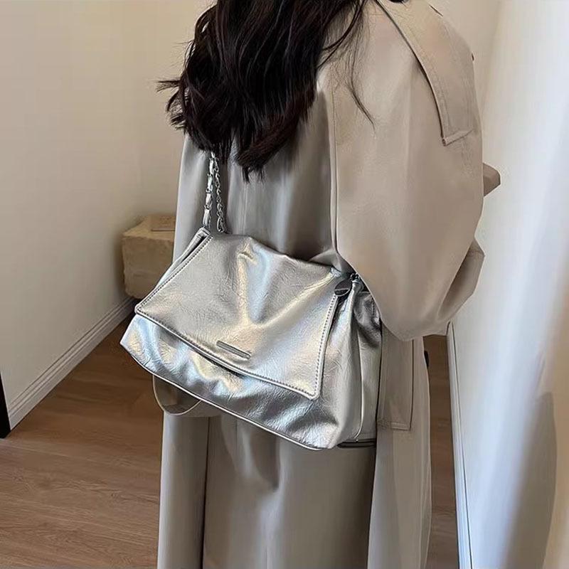 Silver oil wax soft leather bag women's 2026 new plaid shoulder bag large capacity commuter chain messenger tote bag