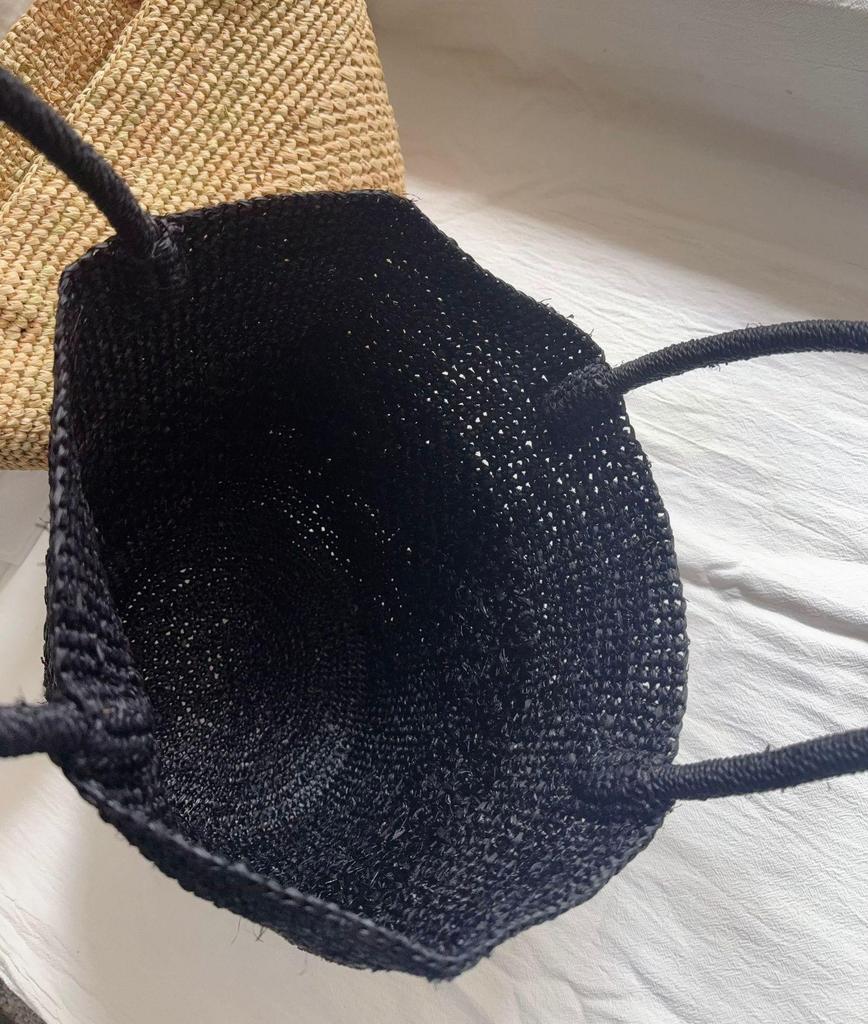 French-Style Japanese Raffia Hand-Crocheted Straw Bucket Bag for Women - Versatile Casual Single Shoulder Design.