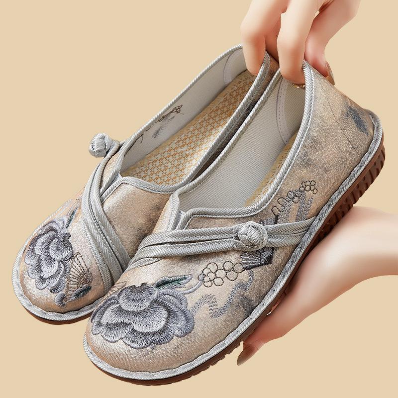 Shoes women's new women's shoes ethnic style polyurethane old Beijing cloth shoes one pedal mother shoes versatile single shoes