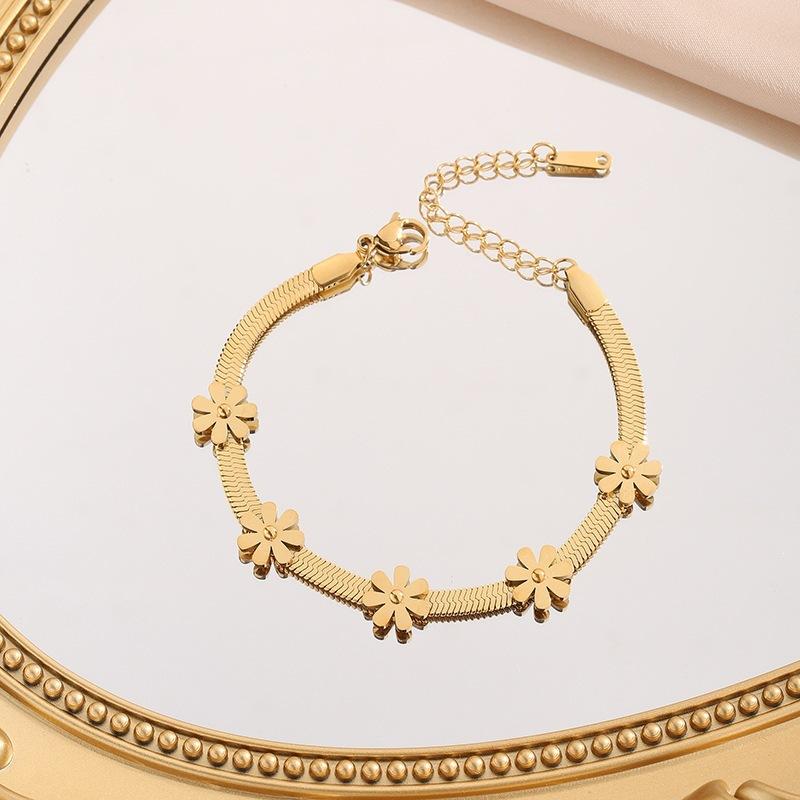 Non-fading titanium steel bracelet with five small daisy blade chains, street style hip-hop personality for women