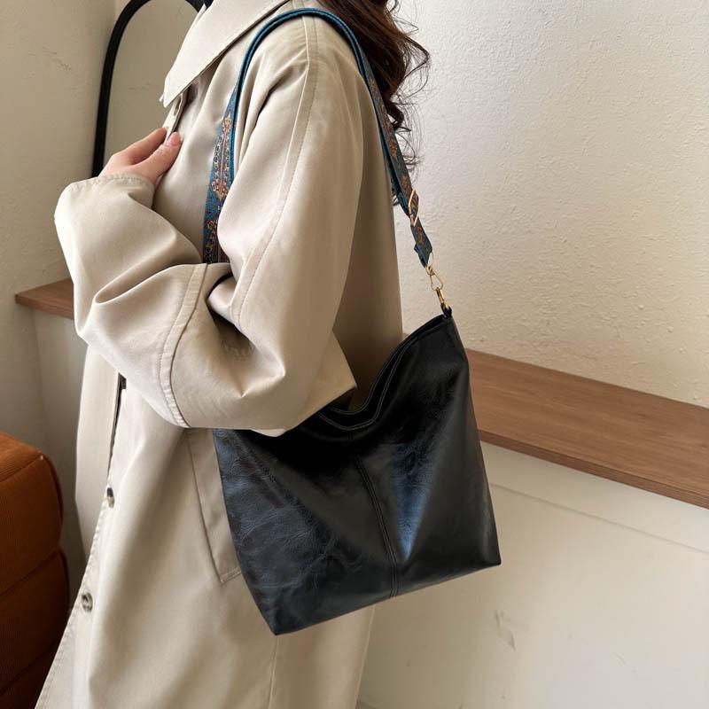Trendy Retro Casual Pu Shoulder Bucket Bag For Women With Soft Structure Design