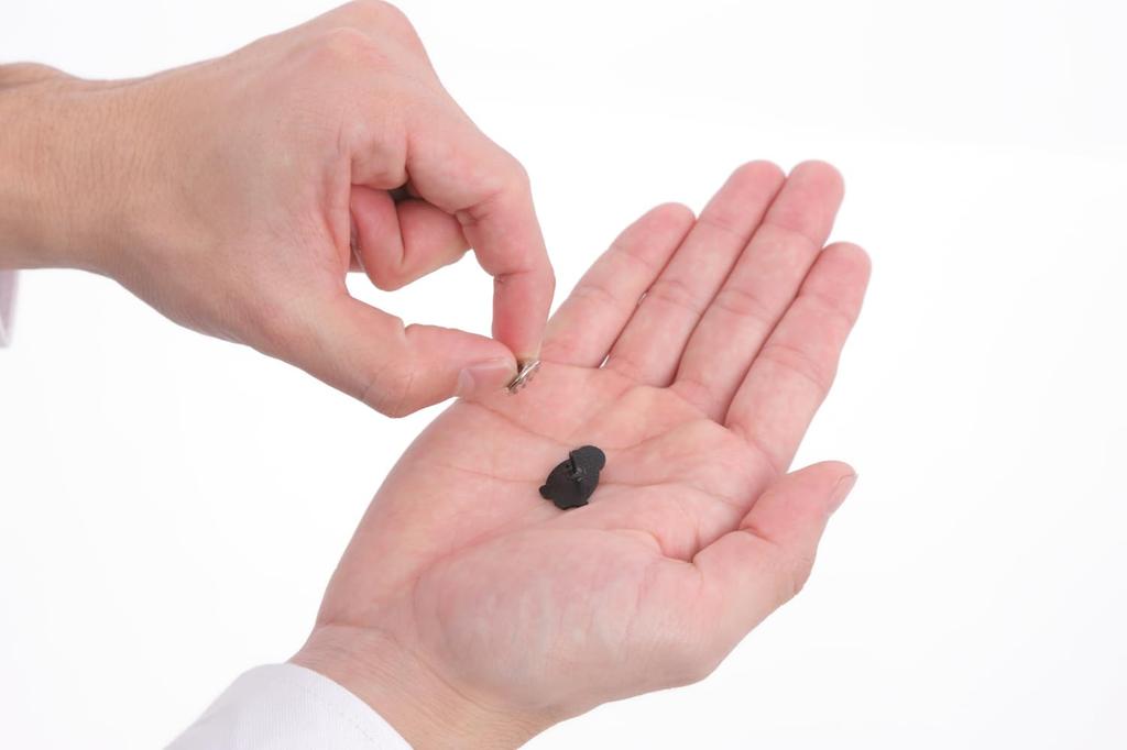 Don Flyee Baby Penguin Pin Badge, Cute and Funny Animal Motif, Butterfly Clutch Accessory, Alloy, C0075