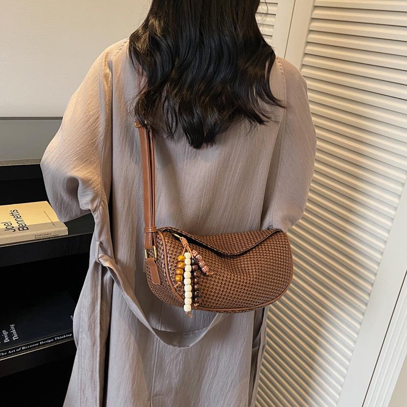 

2025 Autumn Large Capacity Woven Tote: Simple, Versatile One-Shoulder Niche Design for Women. Without Pendant коричневий