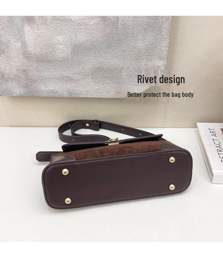 Autumn & Winter Women's Versatile Retro French Shoulder Crossbody Baguette Handbag