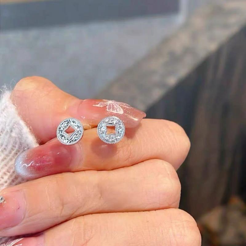 Raising Ear Holes, Small Stud Earrings for Women, Simple, Sweet, Small and Fresh Earrings, Niche Design, Versatile Earrings