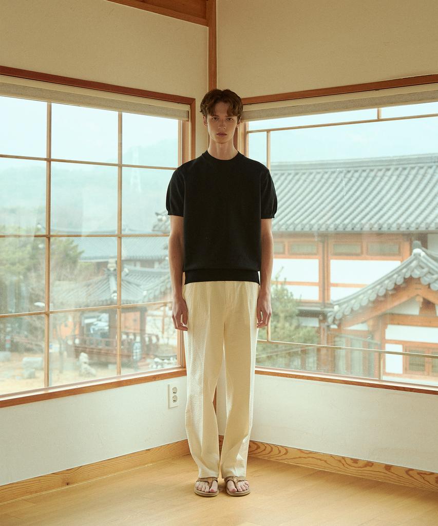 BELLIEF Essential Seersucker Adjust 2-Pleated Relaxed Chino (Ecru)