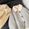 Damen Retro Samt Hirschleder Jacke mit Pelzfutter, Stehkragen und Hornknöpfen.