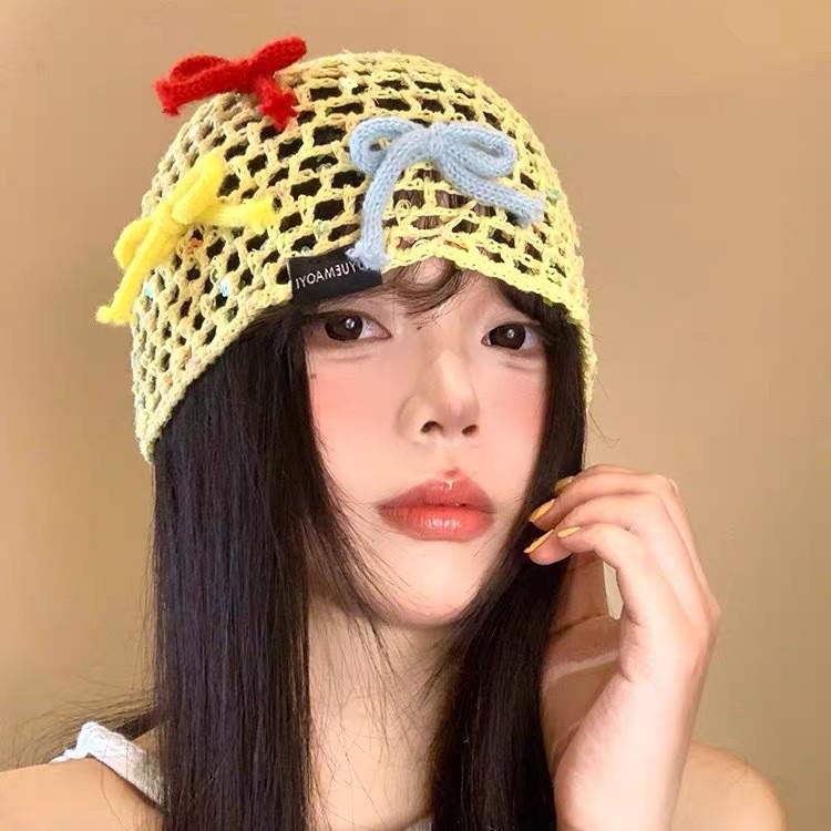 Cappello Berretto in Lavorazione a Maglia con Paillettes e Fiocco Coreano per Donna: Copricapo alla moda in rete di lana