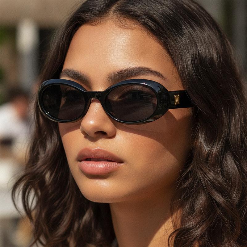 Distinctive oval retro glasses, outdoor street-style sunglasses, cycling sunglasses.