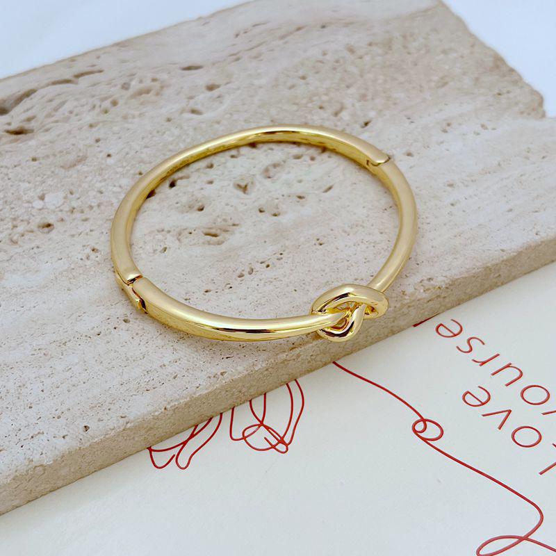 New Fashion Knot Heart Metal Bangle: Chic, Minimalist, Cold Style Design