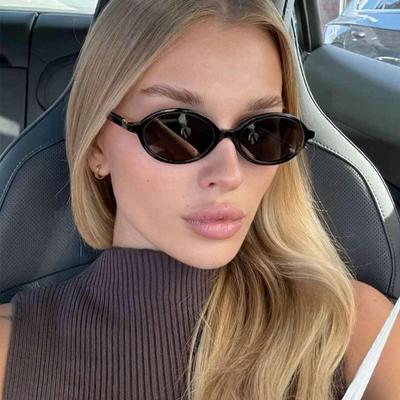 Neue ovale Sonnenbrille für Damen Modemarke Schwarzer kleiner Rahmen Sonnenbrille Weiblich Retro Klare Gläser Brillen Dame Trendy UV400