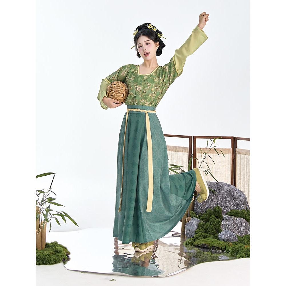 Restore The Chinese Tang Dynasty Style Hanfu Round Neck Shirt Tang Bei Zi And One-piece Skirt Daily Suit For Women