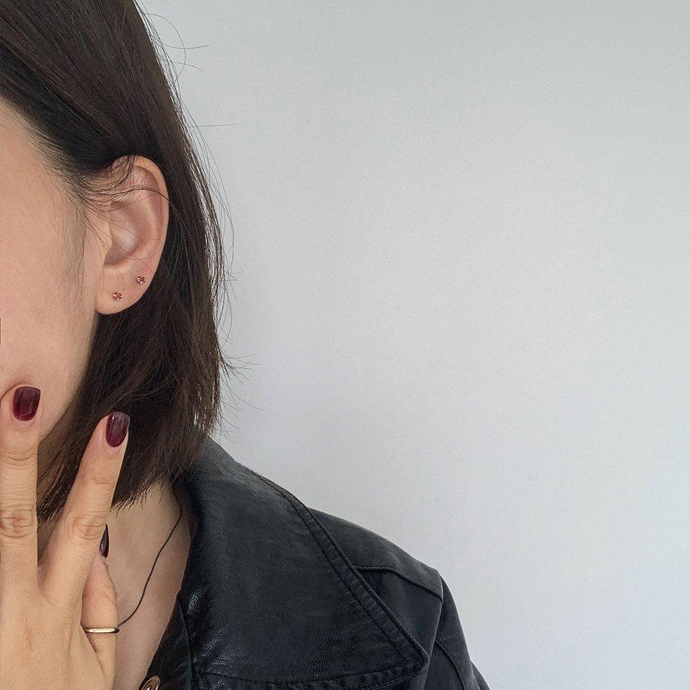 [ Modernlike / Headquarters genuine product ] Silver 925 red cubic zirconia earrings