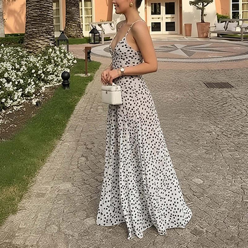 Spring new, fashionable and elegant vacation polka dot v-neck dress