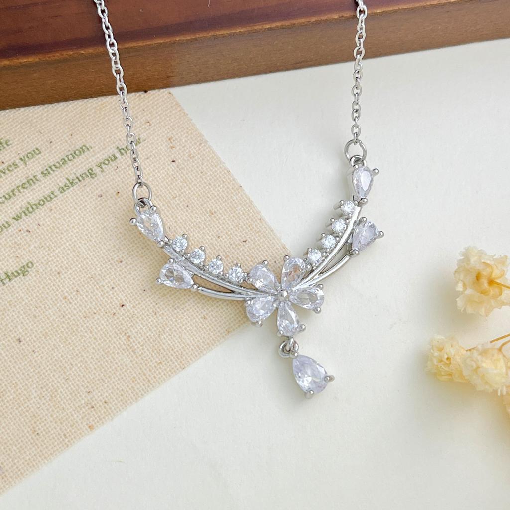 New Style Small Flower-shaped Drop Necklace for Women, V-shaped Neck Chain, Exquisite and High-end Accessory