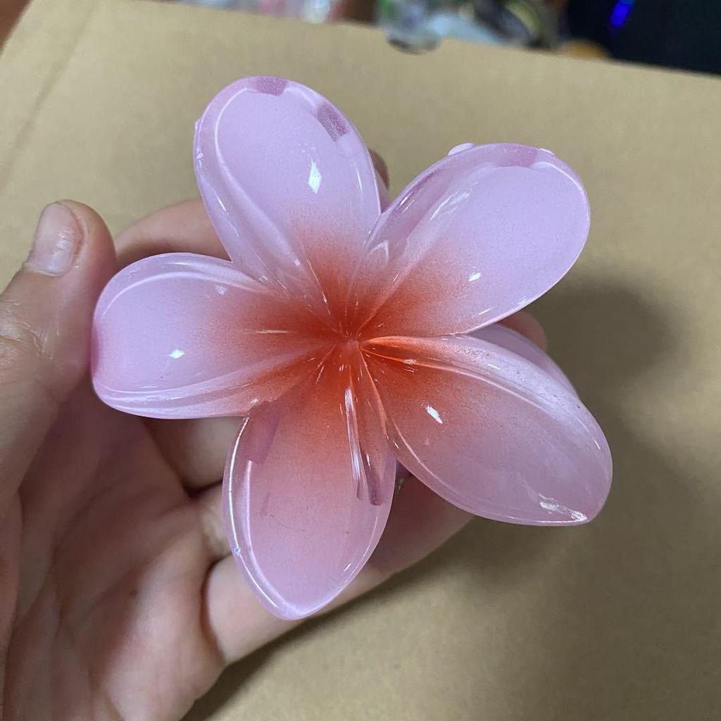 Plumeria Claw Clip: European & American Stylish Hair Accessory for Updos