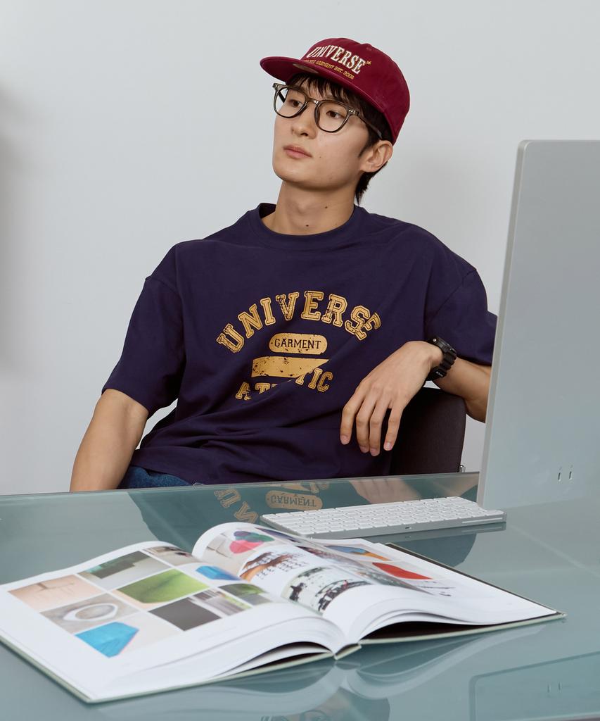 Yunibeoseugameonteu Ug Crack Print T-Shirt_Navy
