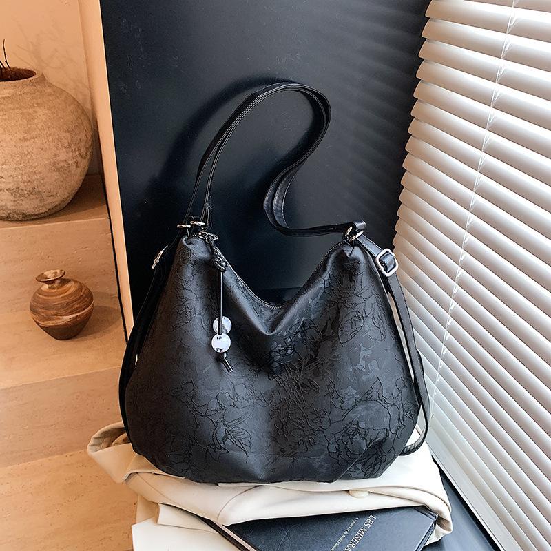 Embroidery casual large capacity simple shoulder armpit bag women's new personalized trend fashion backpack