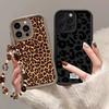 Fashion Retro Leopard Bracelet Chain Case For Motorola Moto G22 G32 G52 G30 G53 G15 G14 G60 G35 G24 E14 E13 E32 E22 E40 G9 Play