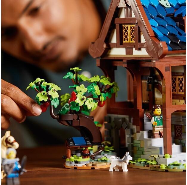 LEGO Ideas 21325 Medieval Forge