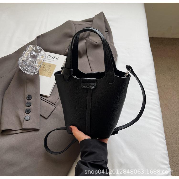 Litchi Pattern Foreign Gas Bucket Bag 2025 New Popular Handbag High-end Shoulder Bag Fashionable Commuter Messenger Bag