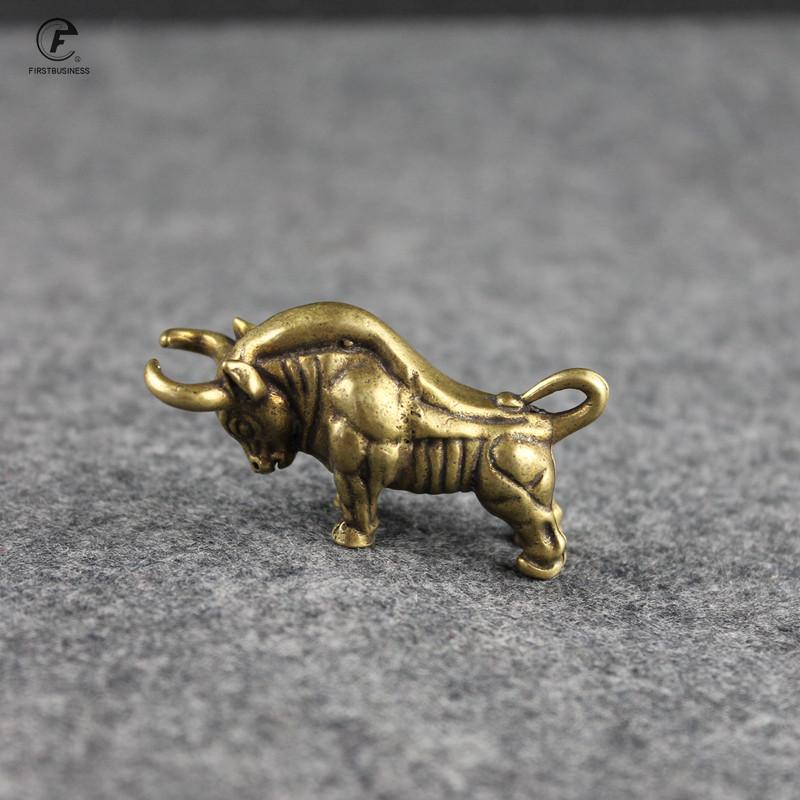 Retro Copper Animal Home Decor Brass Wall Street Bull Figurines Sculpture Car Keychain Pendant Accessories Cow Statue Desk Decor