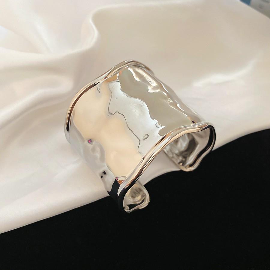 European-American Geometric Metallic Open Bangle: Simple, Versatile, Niche Design Bracelet