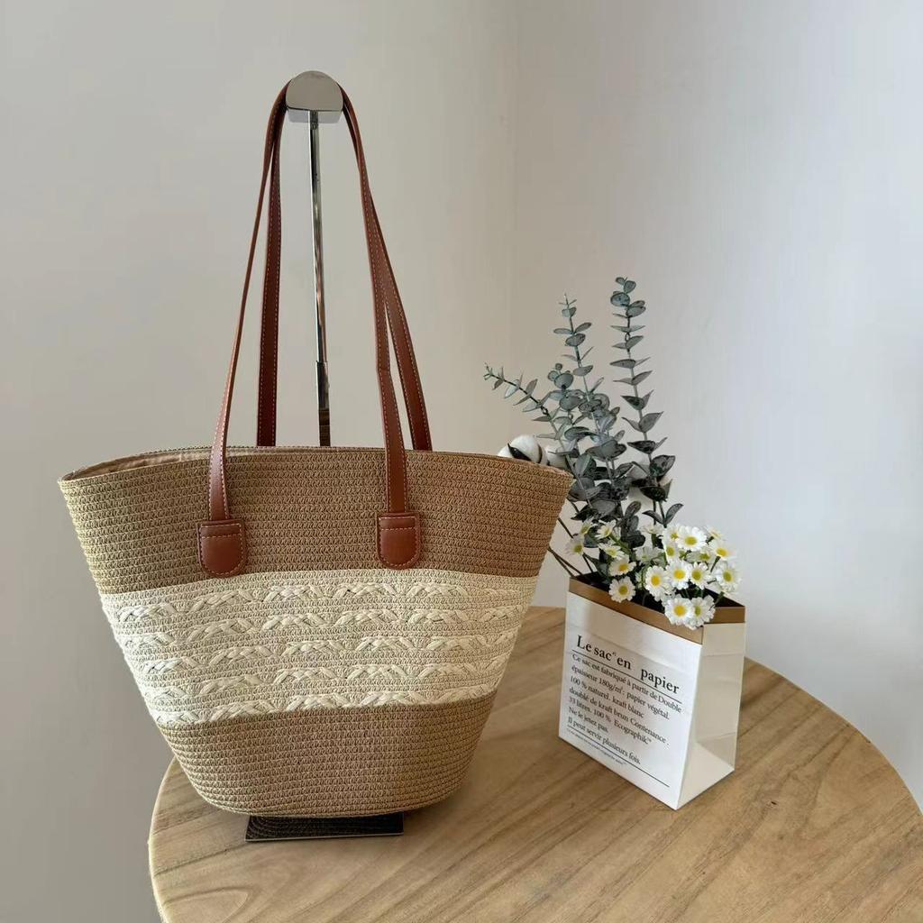 2025 summer new large-capacity retro literary and artistic fan woven shoulder portable women's bag fashionable striped straw bag