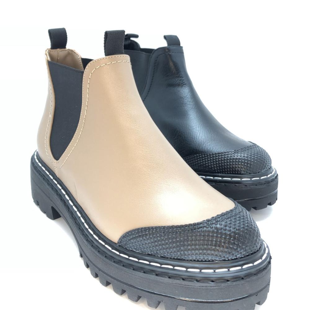 

Женские сапоги с фестончатой строчкой