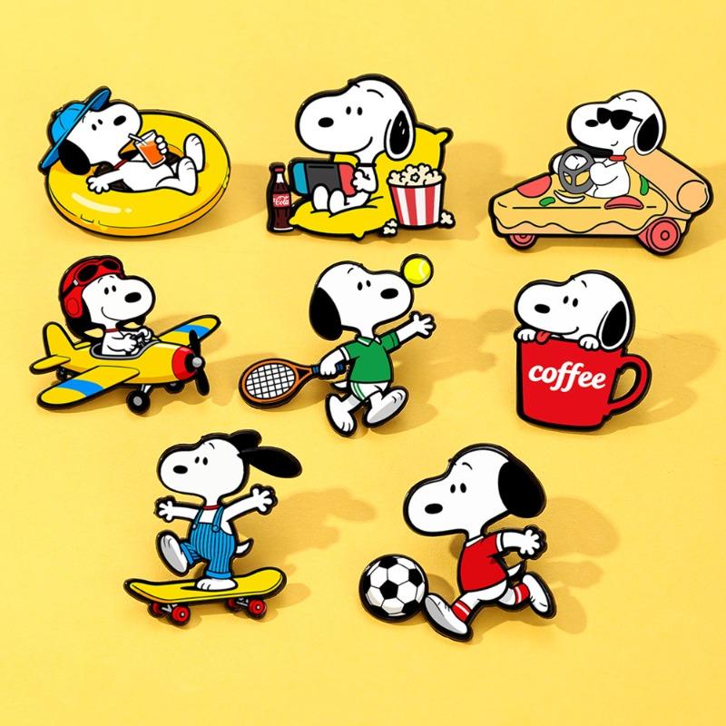 NEW HOT Cartoon anime creative puppy metal brooch decoration cute Snoopy alloy brooch anti slip button badge