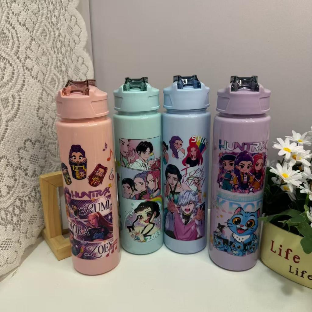 Ragazza Cacciatrice di Streghe Gruppo Musicale Tazza Media Carino Motivo Tazza con Cannuccia Tazza d'Acqua Studente Cinturino a Molla Cartoon Sport Fitness Tazza