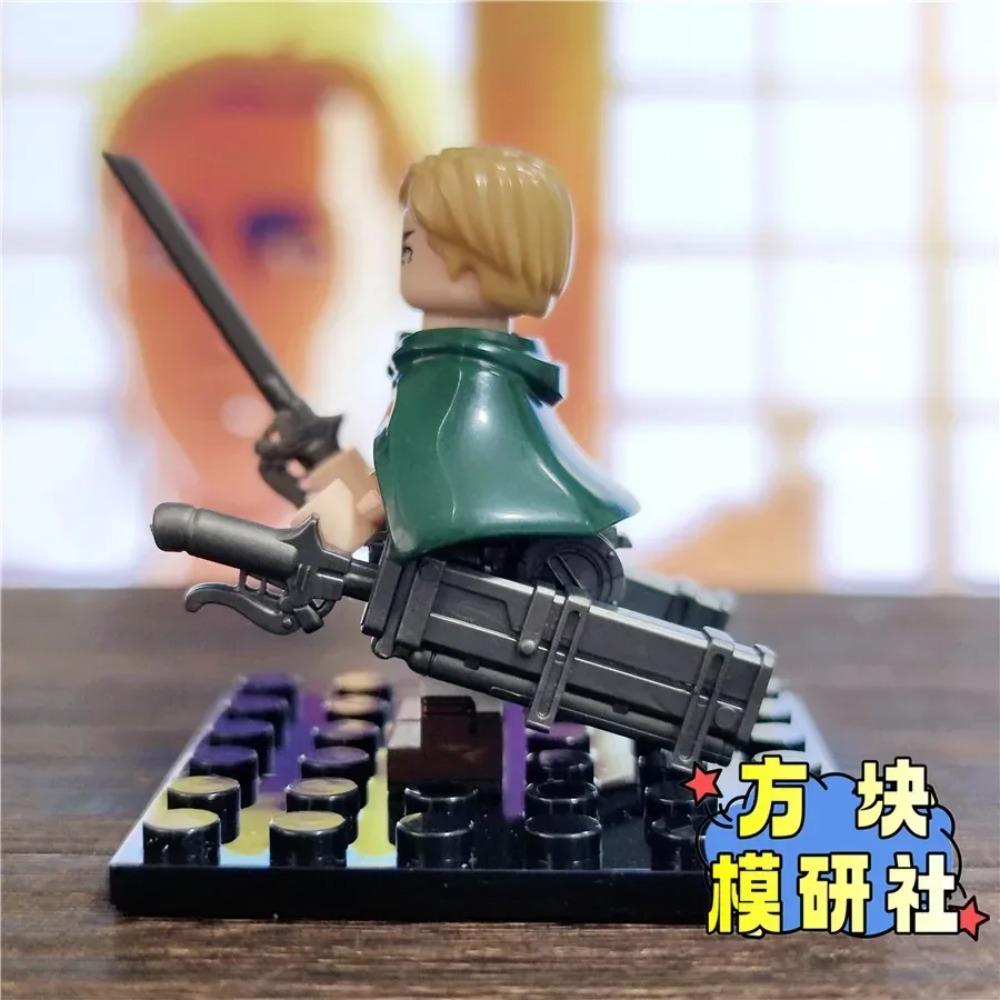 Anime Attack on Titan Erwin Smith Cosplay Blocchi da Costruzione Uomo Cartone Animato Mattoncini Modello Persone Ornamento Regalo di Natale