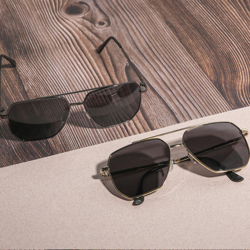 

Simple square Boeing sunglasses 310 Gold Black