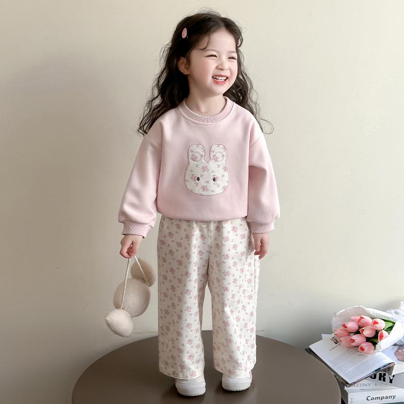 

Стильный осенний костюм-двойка для девочек 2025 года: Модный комплект толстовки для малышей и детской повседневной одежды 110 cm розовый