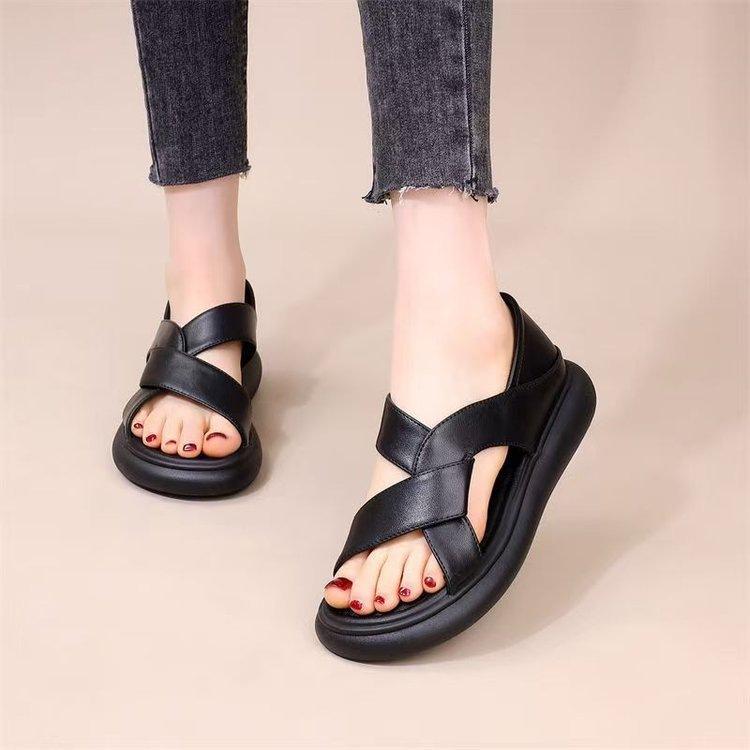 Thick-soled high-end sandals women 2025 summer new Internet celebrities one-pedal Roman shoes pregnant women casual beach sandals
