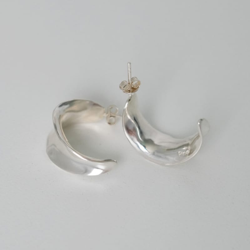 Pinaf Curved Leaf Earring