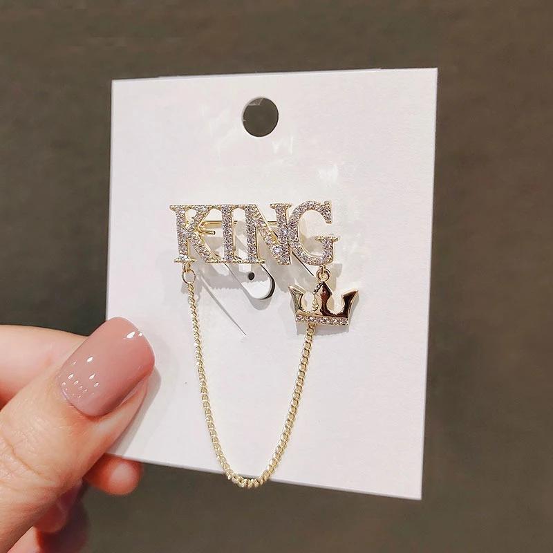 Móda Roztomilý dopis Král Brož Svetr Kabát Oblečení Doplňky Muži Ženy Luxusní Brož Party Svatební Brože Špendlík do klopy