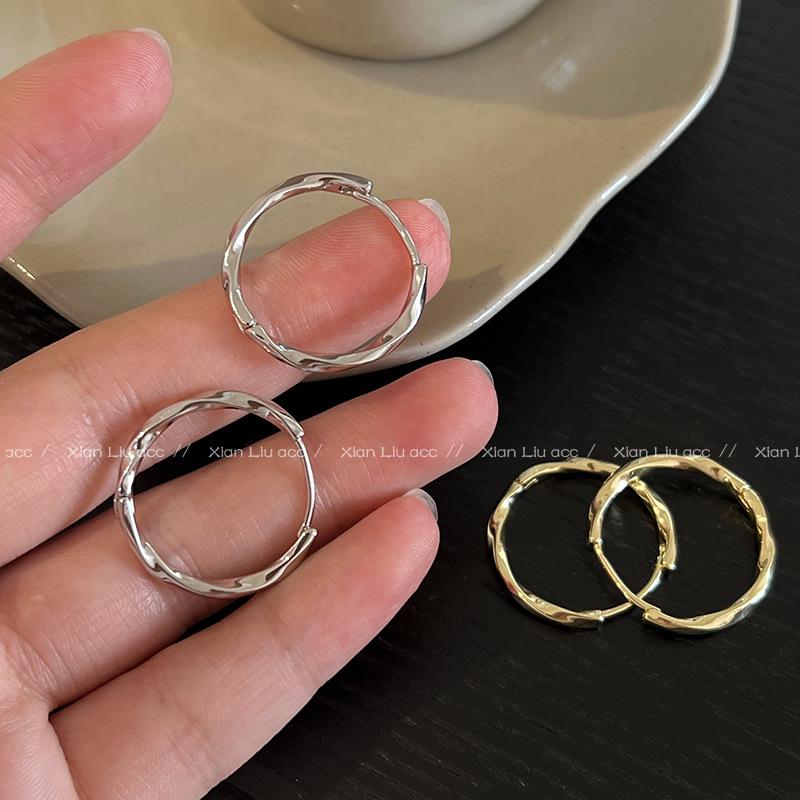2024 Lehký luxusní high-end kruhové náušnice – Unikátní, populární a elegantní nikový design pro ženy